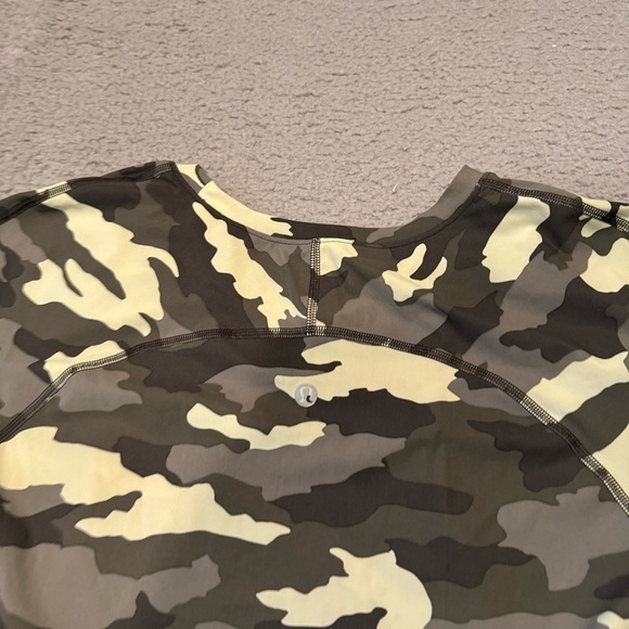 Lululemon UVP Run Short Sleeve Size S/4?Heritage 365 Camo Crispin Green Multi - Picture 7 of 11